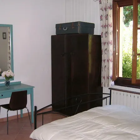 Сasa de vacaciones With River Access